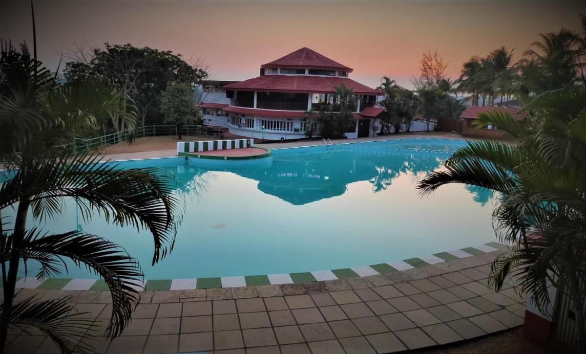 Indismart Woodbourne Resort Madgaon Exterior photo